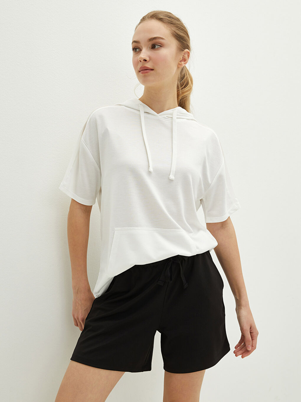 Elastic Waist Flat Pocket Detailed Women's Sports Shorts-2