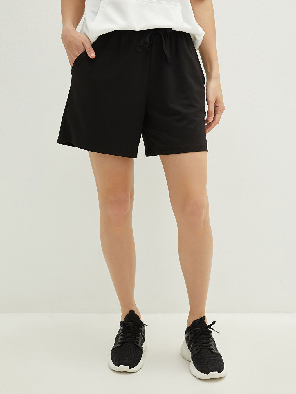 Elastic Waist Flat Pocket Detailed Women's Sports Shorts-3