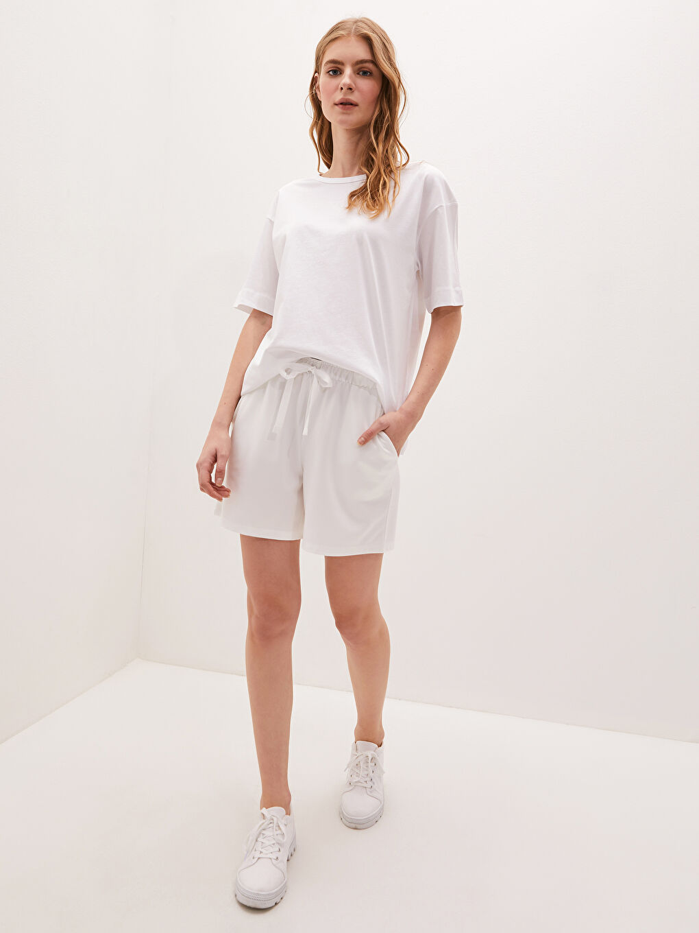 Ekru Beli Lastikli Düz Cep Detaylı Kadın Spor Şort-2