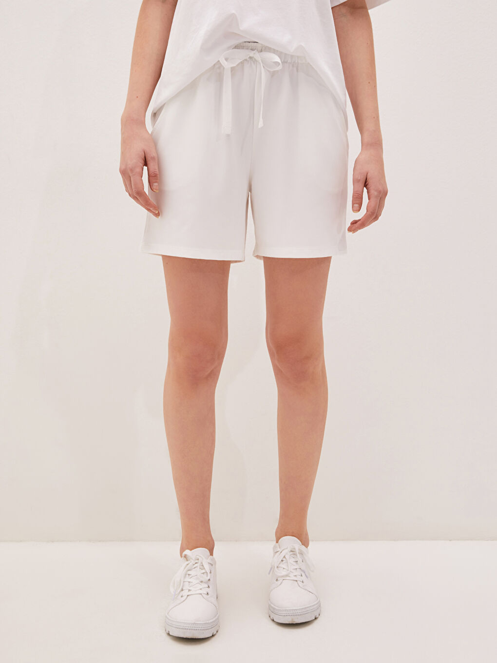 Ekru Beli Lastikli Düz Cep Detaylı Kadın Spor Şort-3