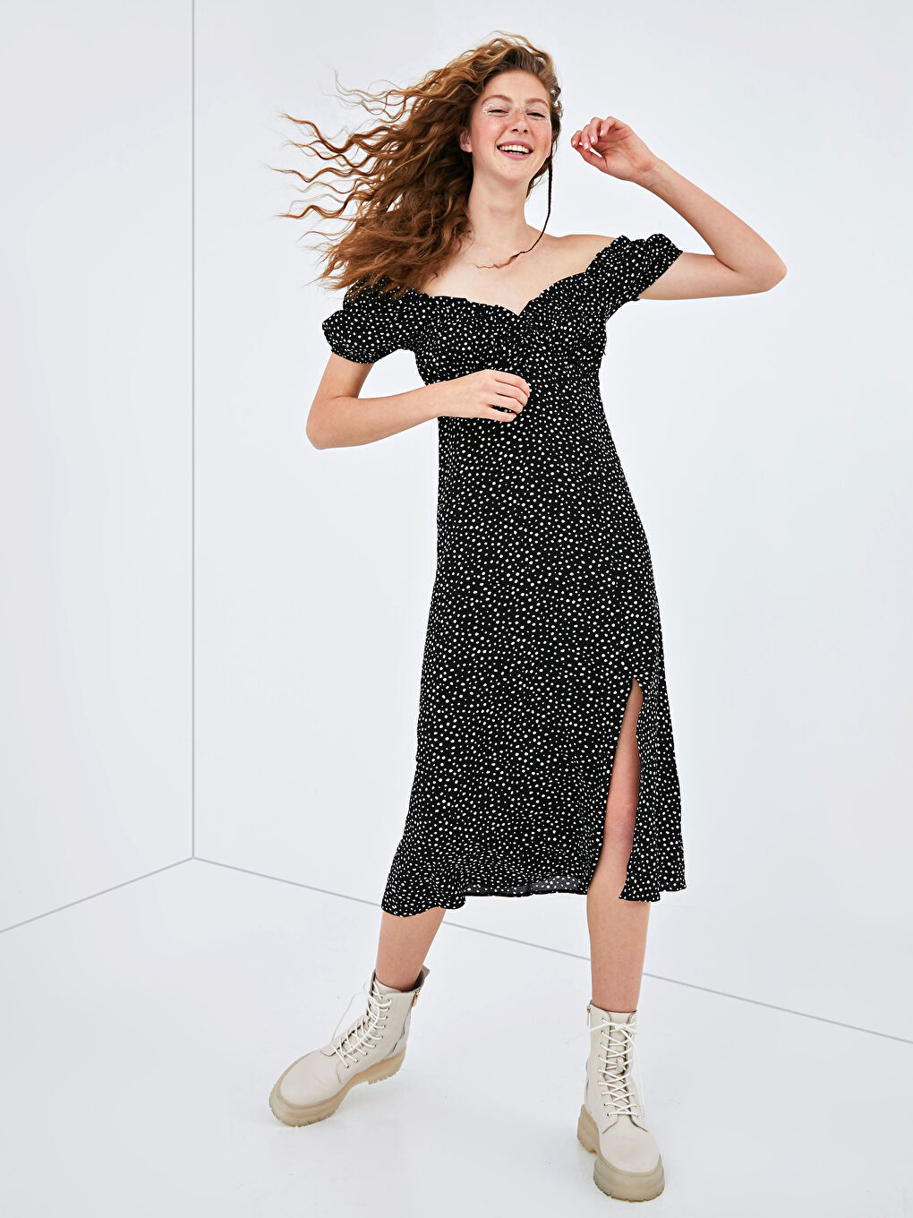 Siyah Kare Yaka Desenli Kısa Kollu Viskon Kadın Elbise