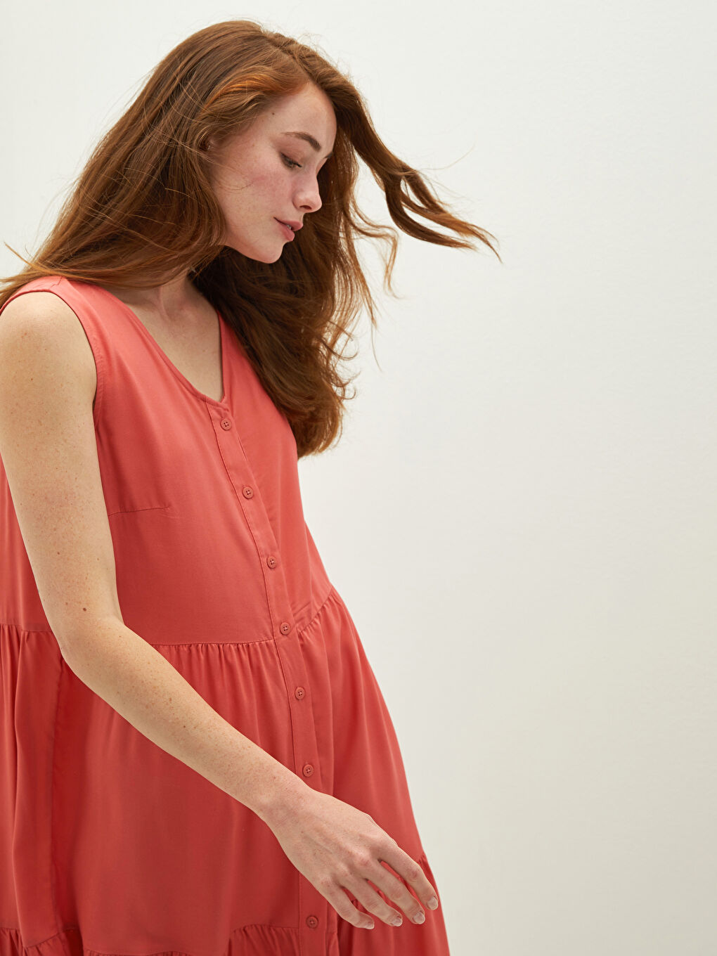 Kırmızı V Yaka Düğme Kapamalı Kolsuz Viskon Kadın Elbise-3