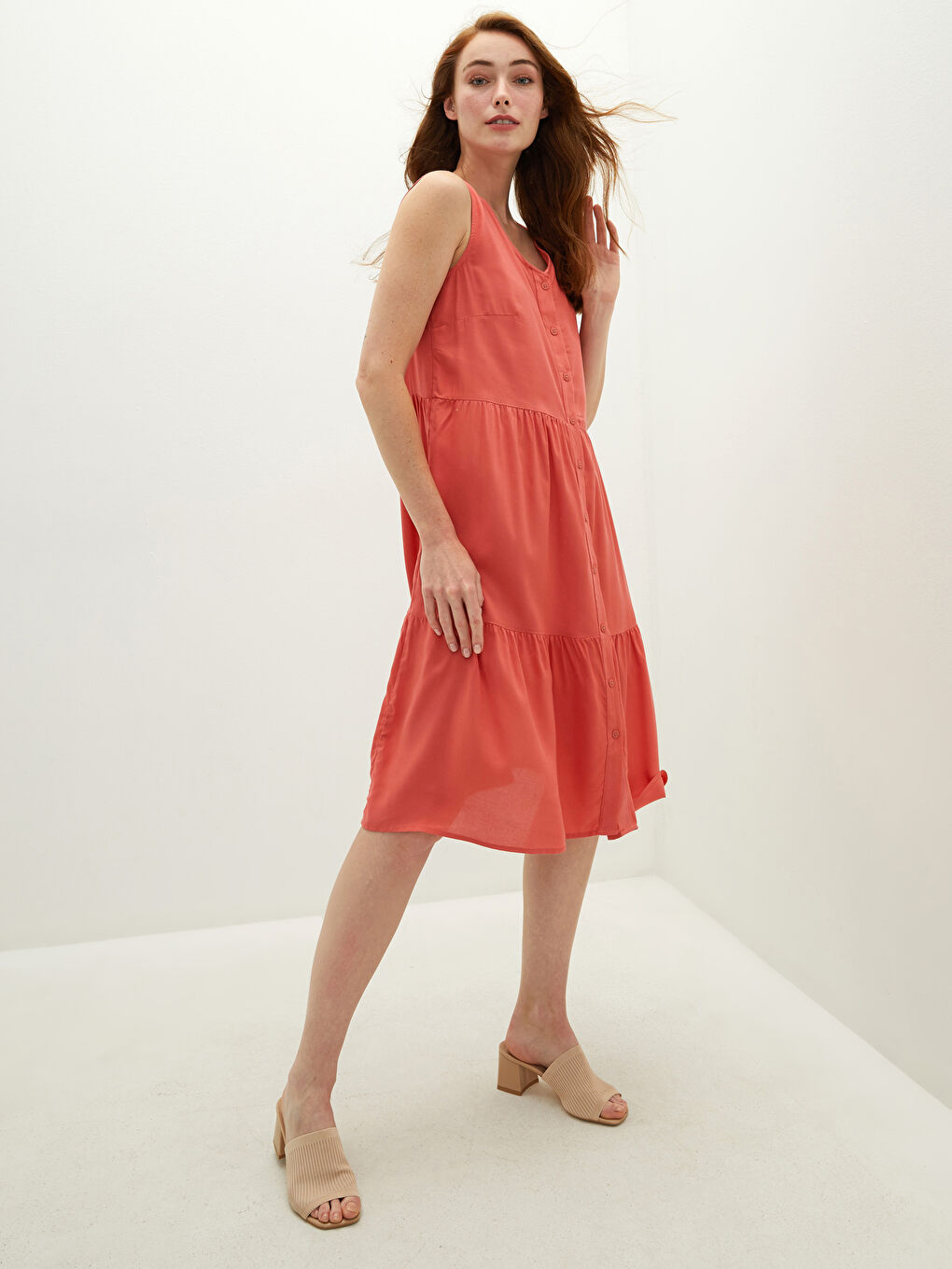 Kırmızı V Yaka Düğme Kapamalı Kolsuz Viskon Kadın Elbise-5