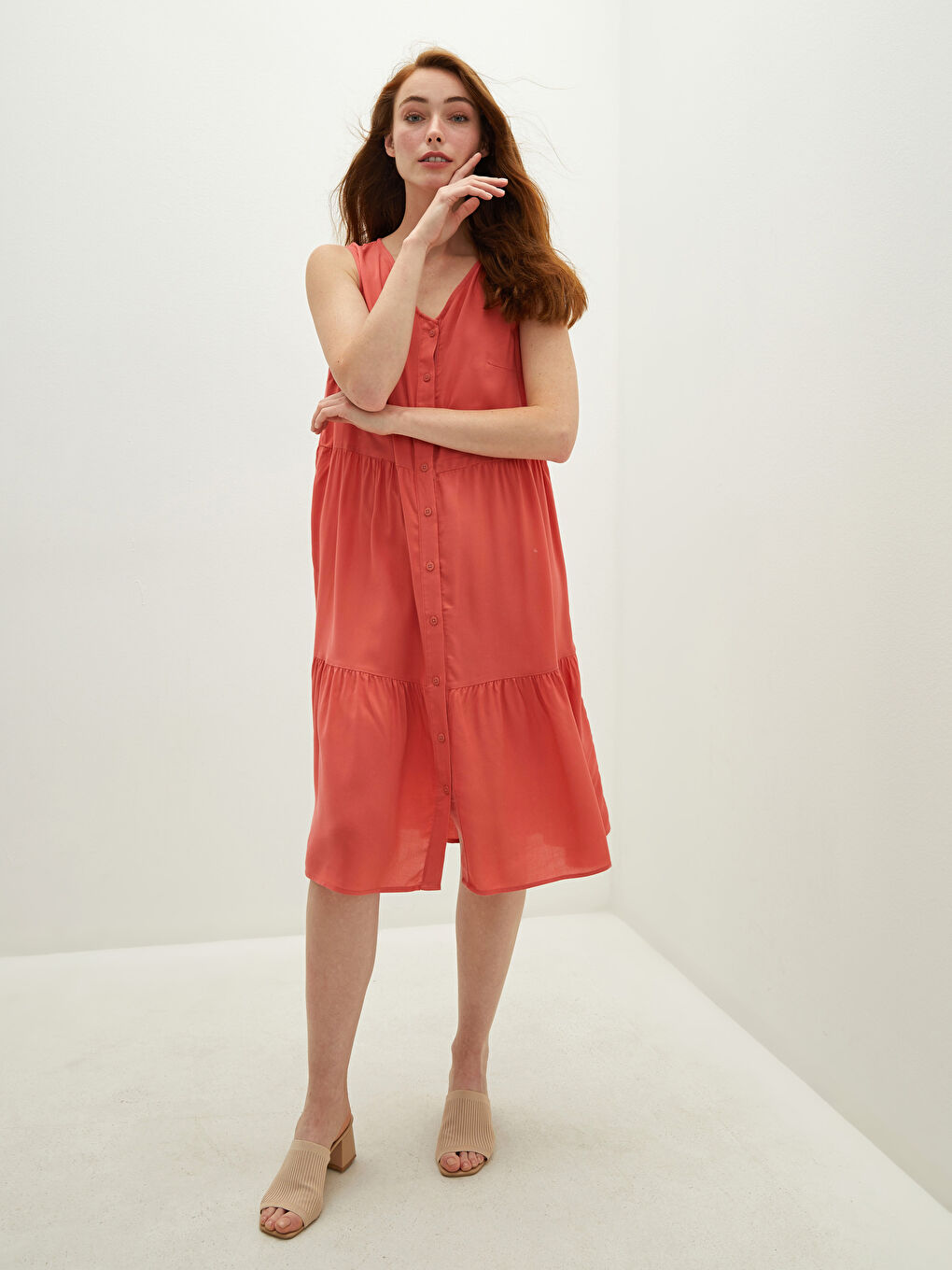 Kırmızı V Yaka Düğme Kapamalı Kolsuz Viskon Kadın Elbise