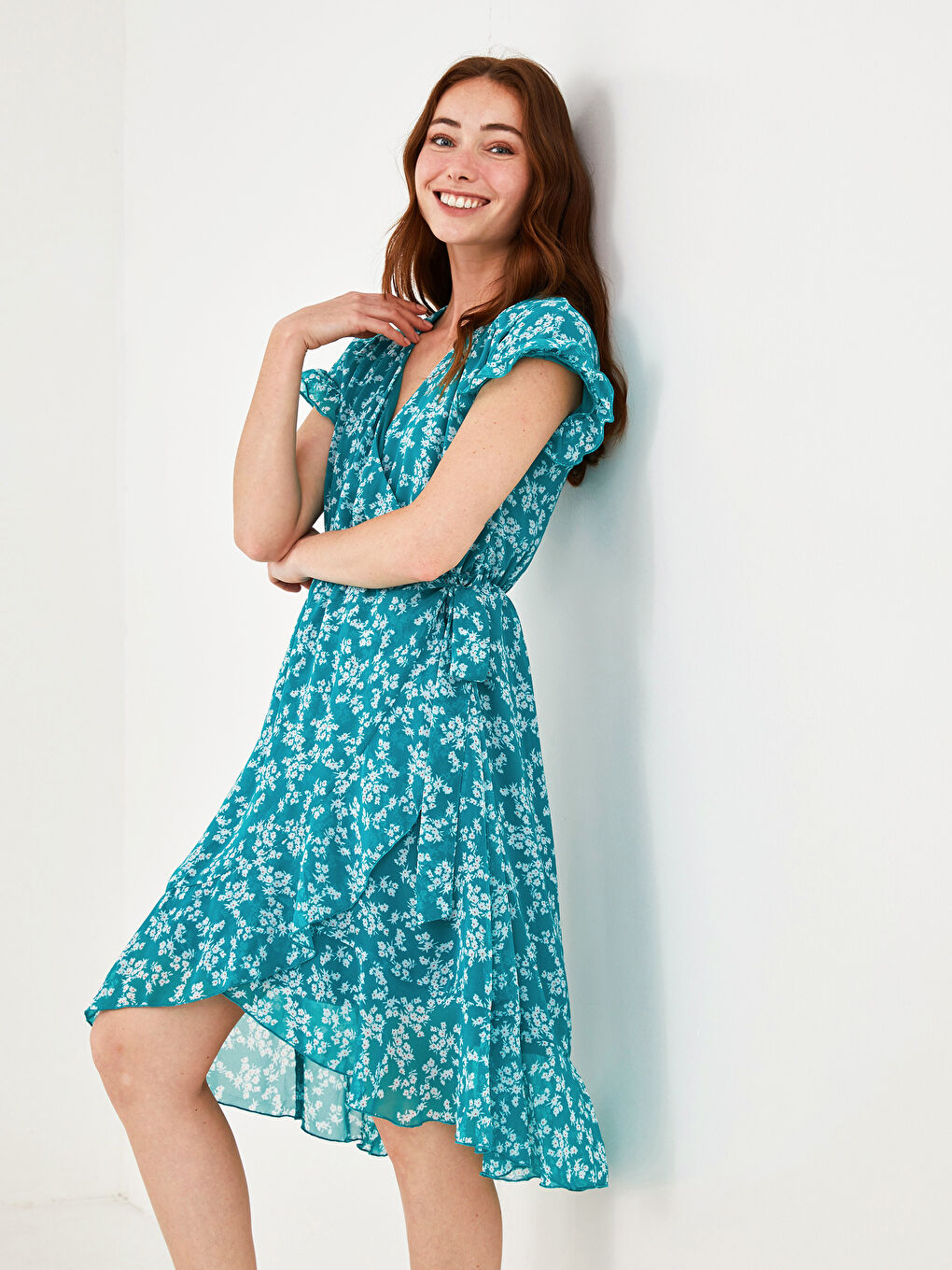 Әйелдерге арналған қос түймелі гүлді қысқа жеңді бүрмелі шифон көйлек-2