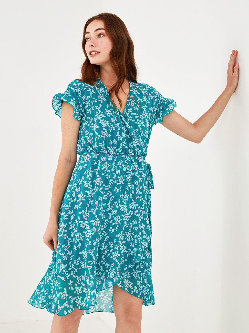 Әйелдерге арналған қос түймелі гүлді қысқа жеңді бүрмелі шифон көйлек-3