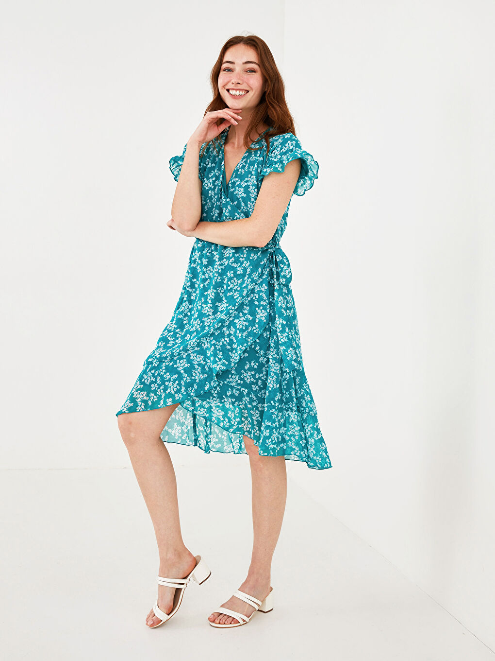 Әйелдерге арналған қос түймелі гүлді қысқа жеңді бүрмелі шифон көйлек-4