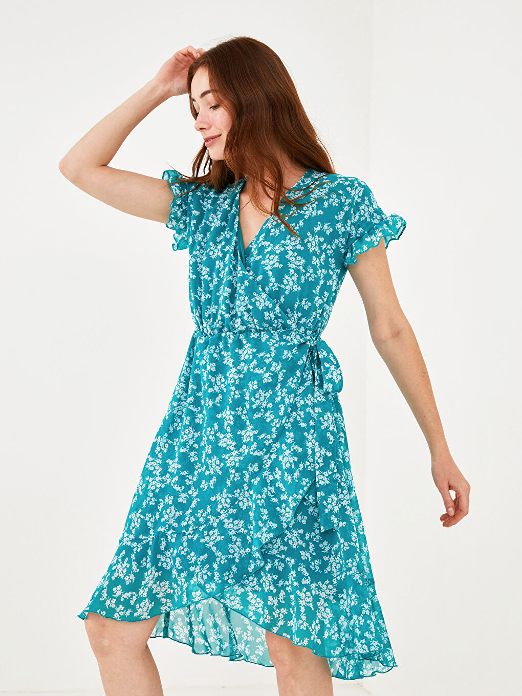 Әйелдерге арналған қос түймелі гүлді қысқа жеңді бүрмелі шифон көйлек