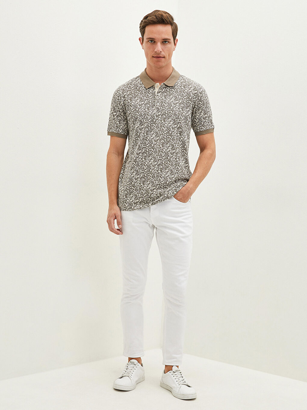 Gri Polo Yaka Kısa Kollu Desenli Erkek Tişört-3