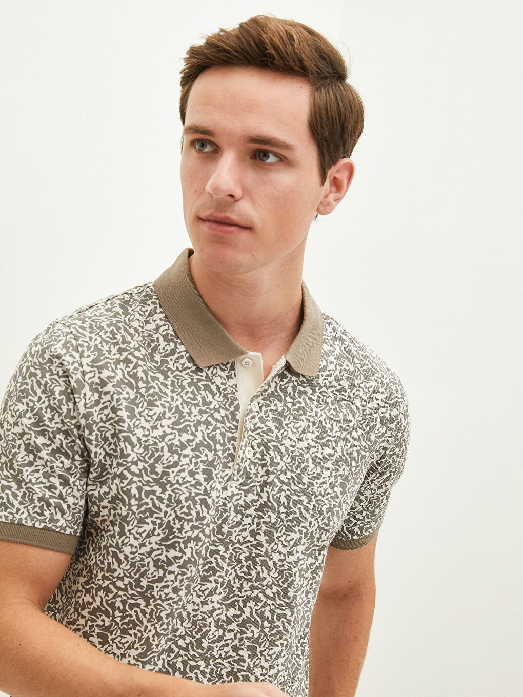 Gri Polo Yaka Kısa Kollu Desenli Erkek Tişört-2