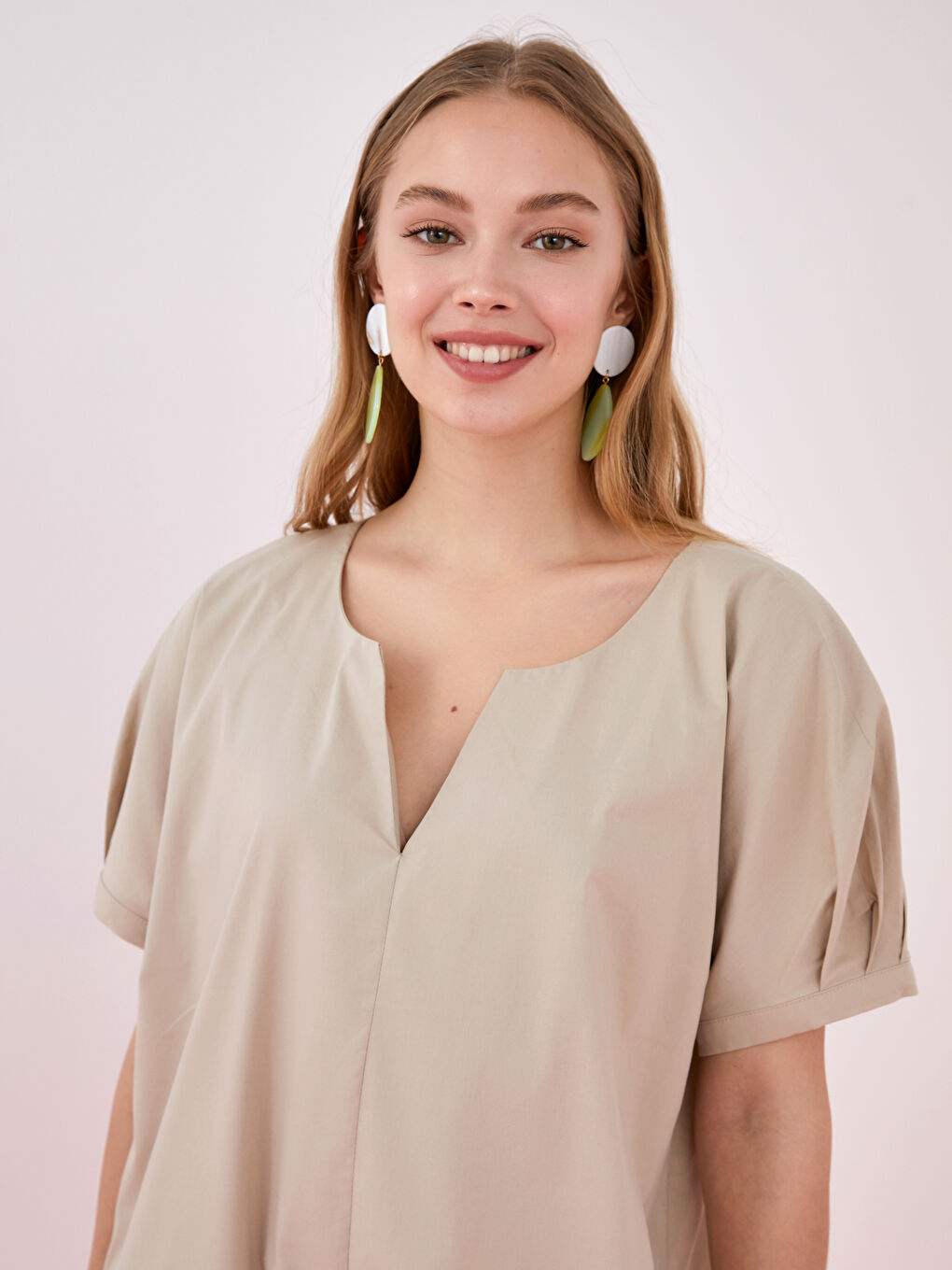 Bej Kaçık Yaka Düz Kısa Kollu Poplin Kadın Elbise-1