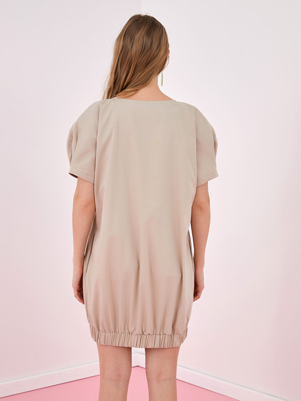 Bej Kaçık Yaka Düz Kısa Kollu Poplin Kadın Elbise-3