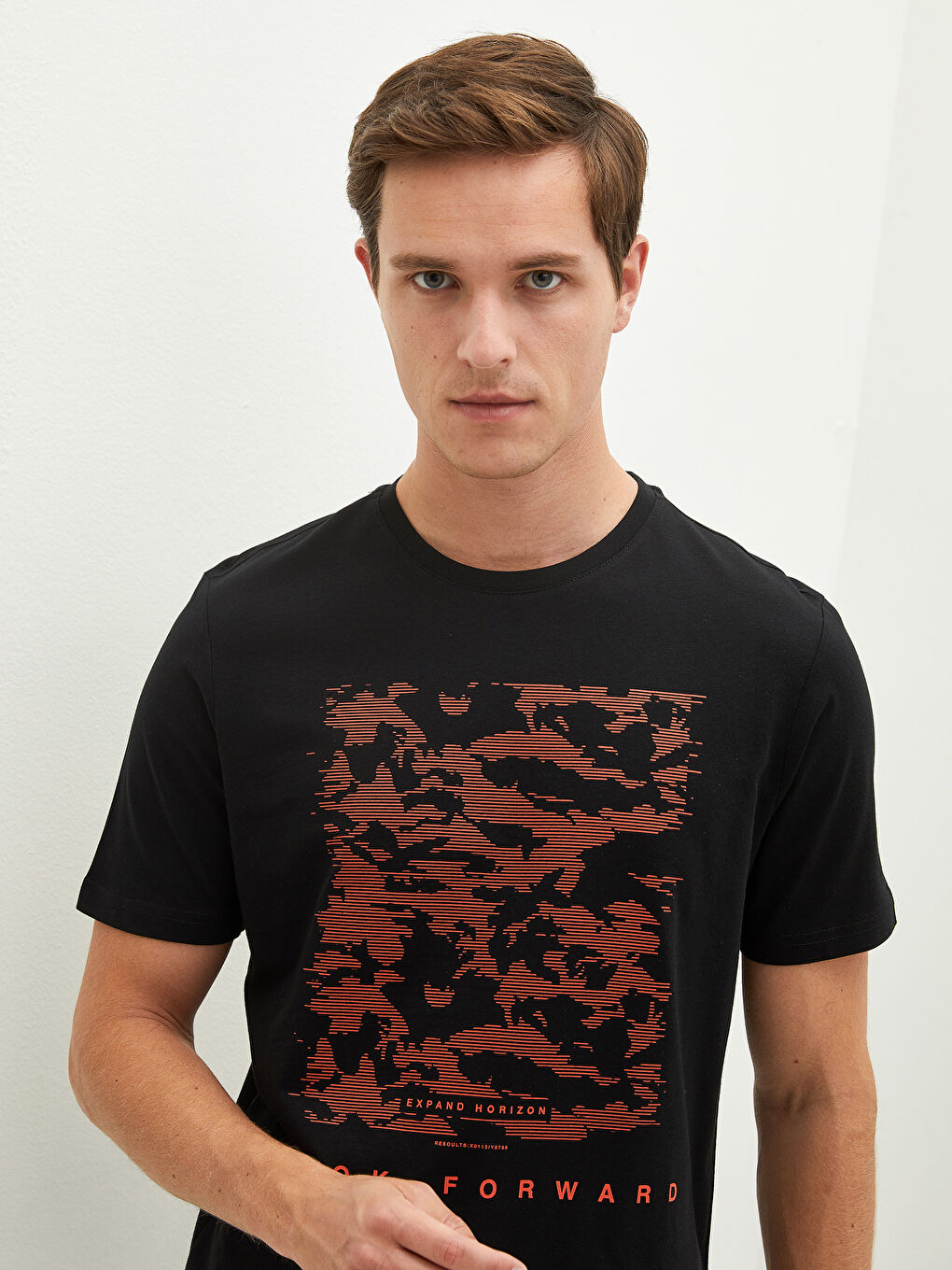 Siyah Bisiklet Yaka Kısa Kollu Baskılı Penye Erkek Tişört-2