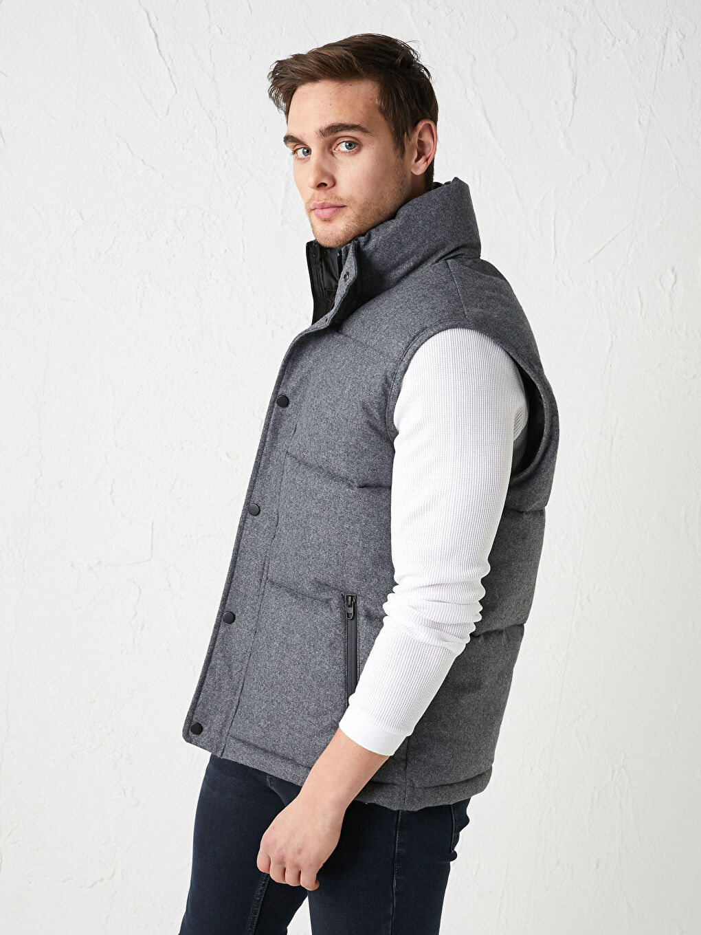 Schlank Geschnittene Dicke Weste Für Herren Mit Hohem Kragen-1