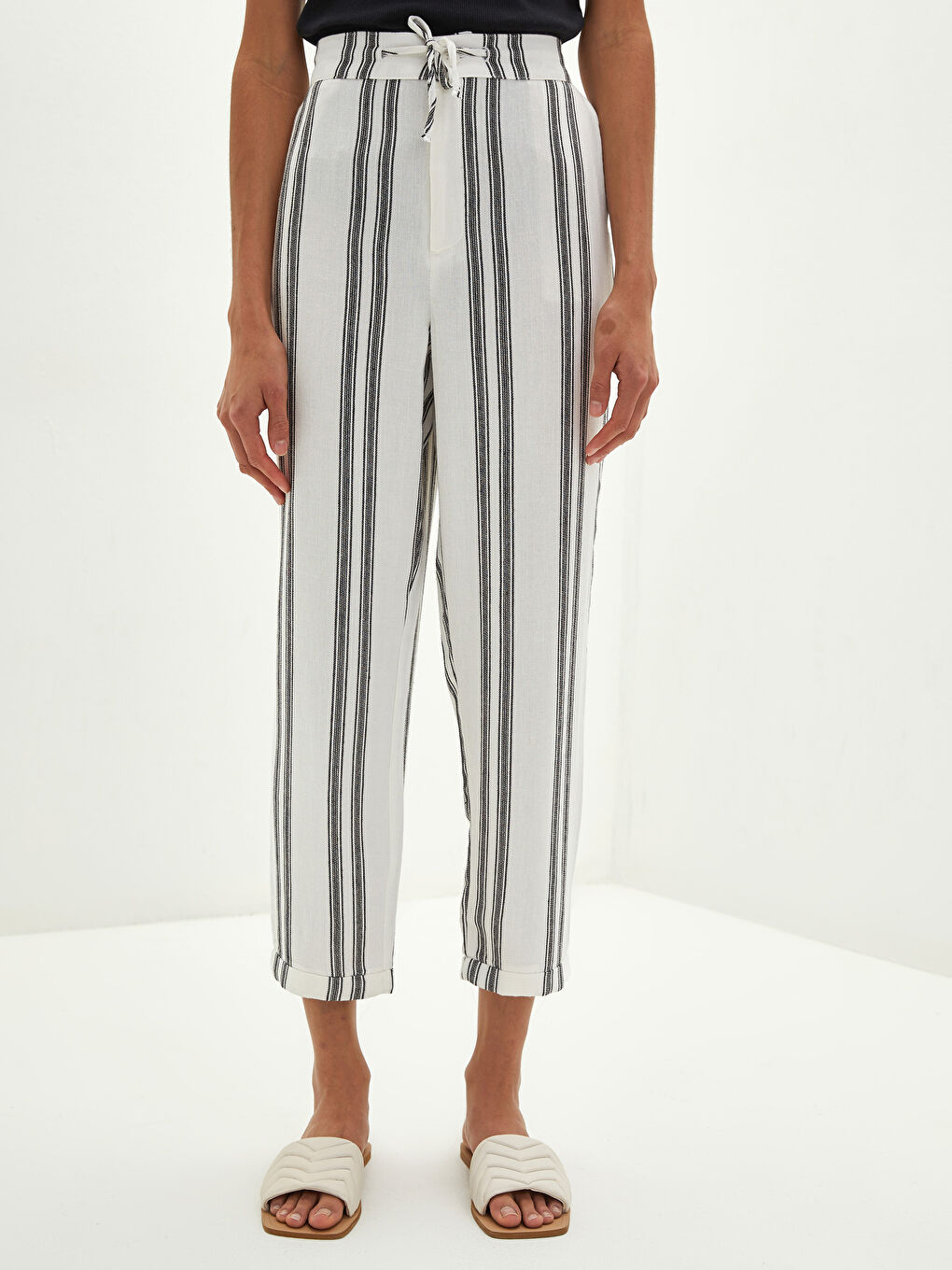 Lacivert Beli Lastikli Bol Fit Çizgili Cep Detaylı Kadın Pantolon-3