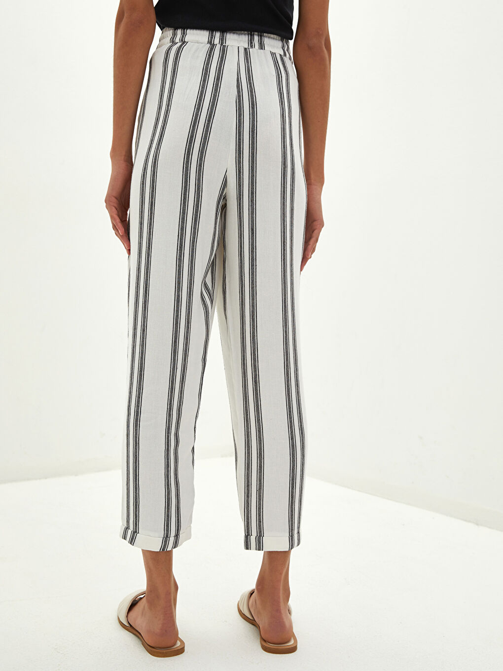 Lacivert Beli Lastikli Bol Fit Çizgili Cep Detaylı Kadın Pantolon-4