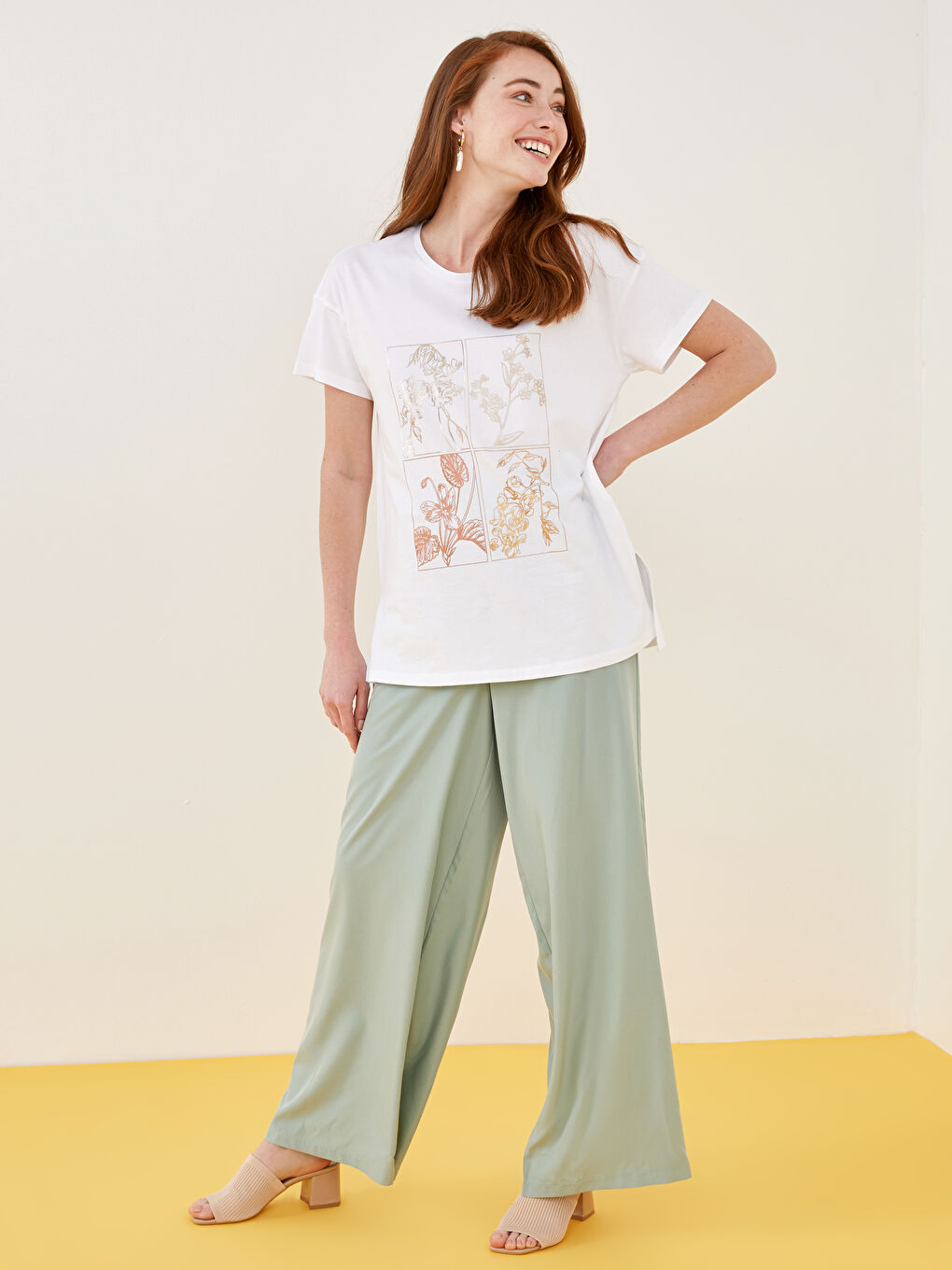 Ekru Bisiklet Yaka Baskılı Kısa Kollu Pamuklu Kadın Tişört-1