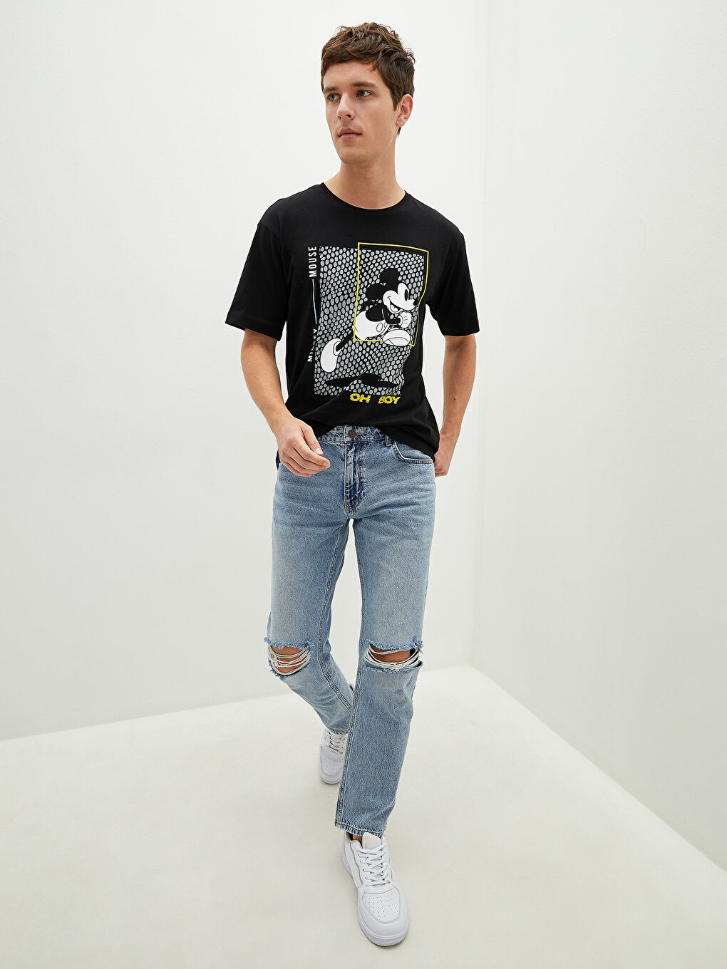 Siyah Bisiklet Yaka Kısa Kollu Mickey Mouse Baskılı Penye Erkek Tişört-3