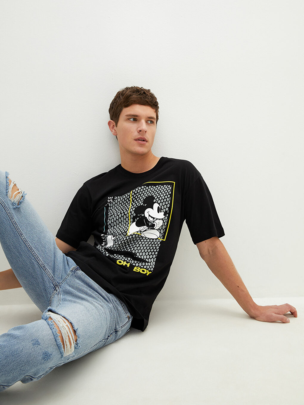 Siyah Bisiklet Yaka Kısa Kollu Mickey Mouse Baskılı Penye Erkek Tişört