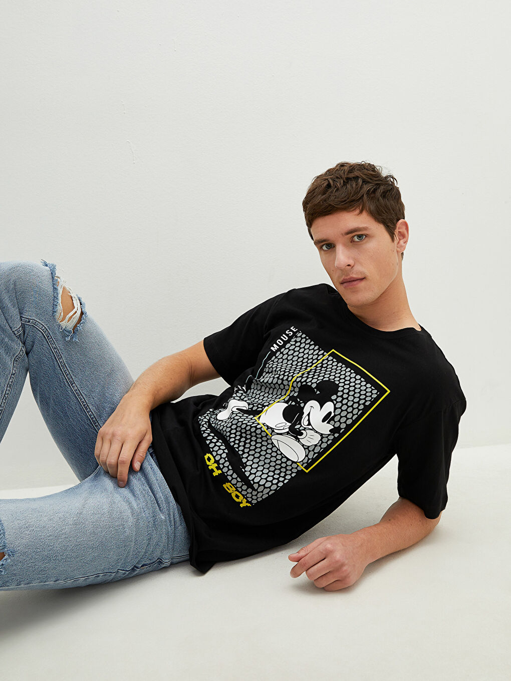 Siyah Bisiklet Yaka Kısa Kollu Mickey Mouse Baskılı Penye Erkek Tişört-1