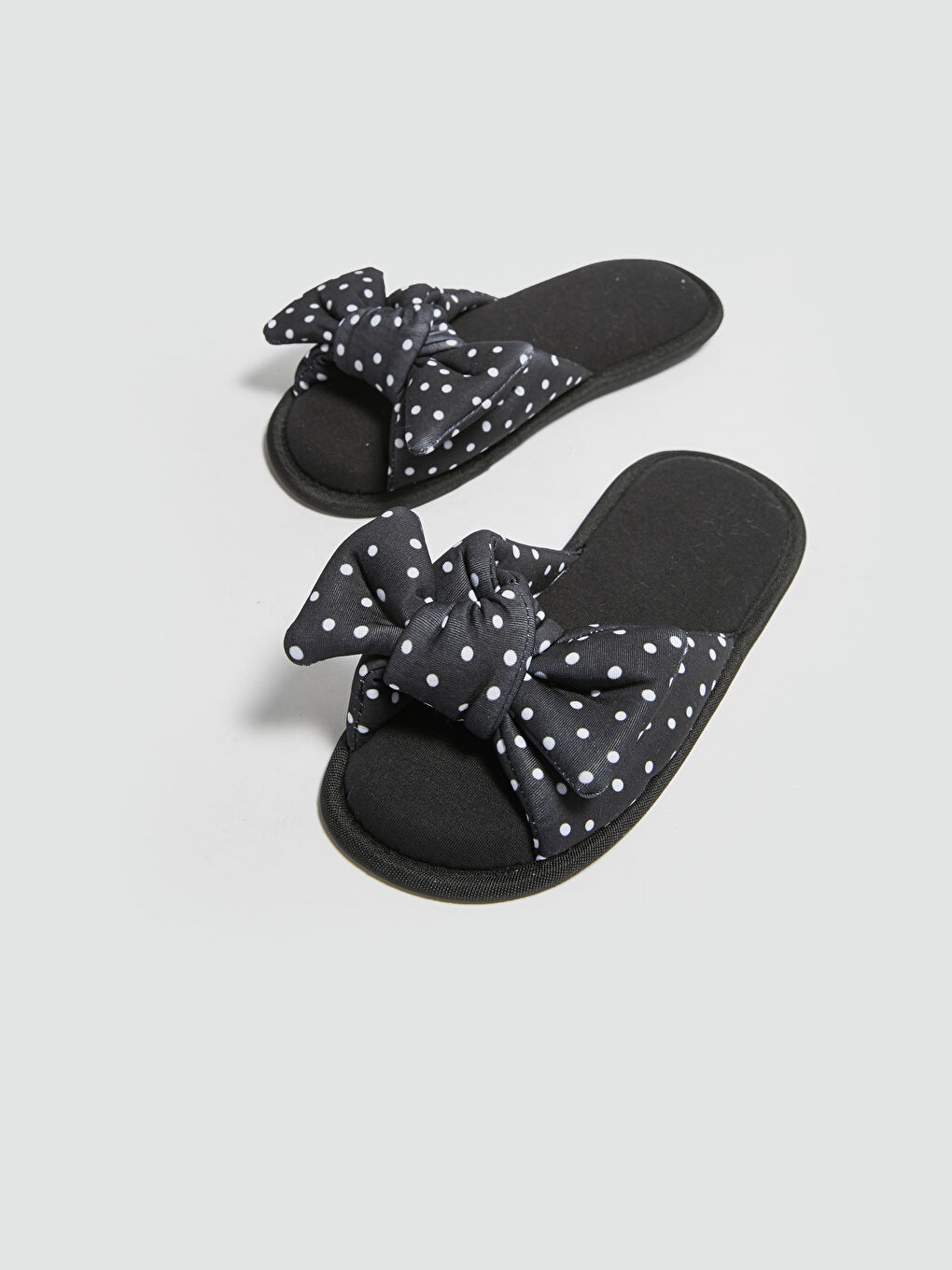 Siyah Pelüş Tek Bantlı Kadın Ev Terliği-1