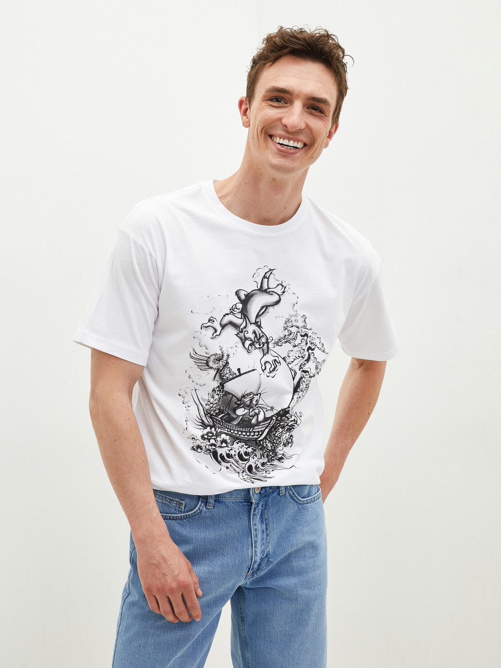 تيشيرت كم قصير ياقة دائرية مطبوع توم وجيري جيرسي للرجال-2