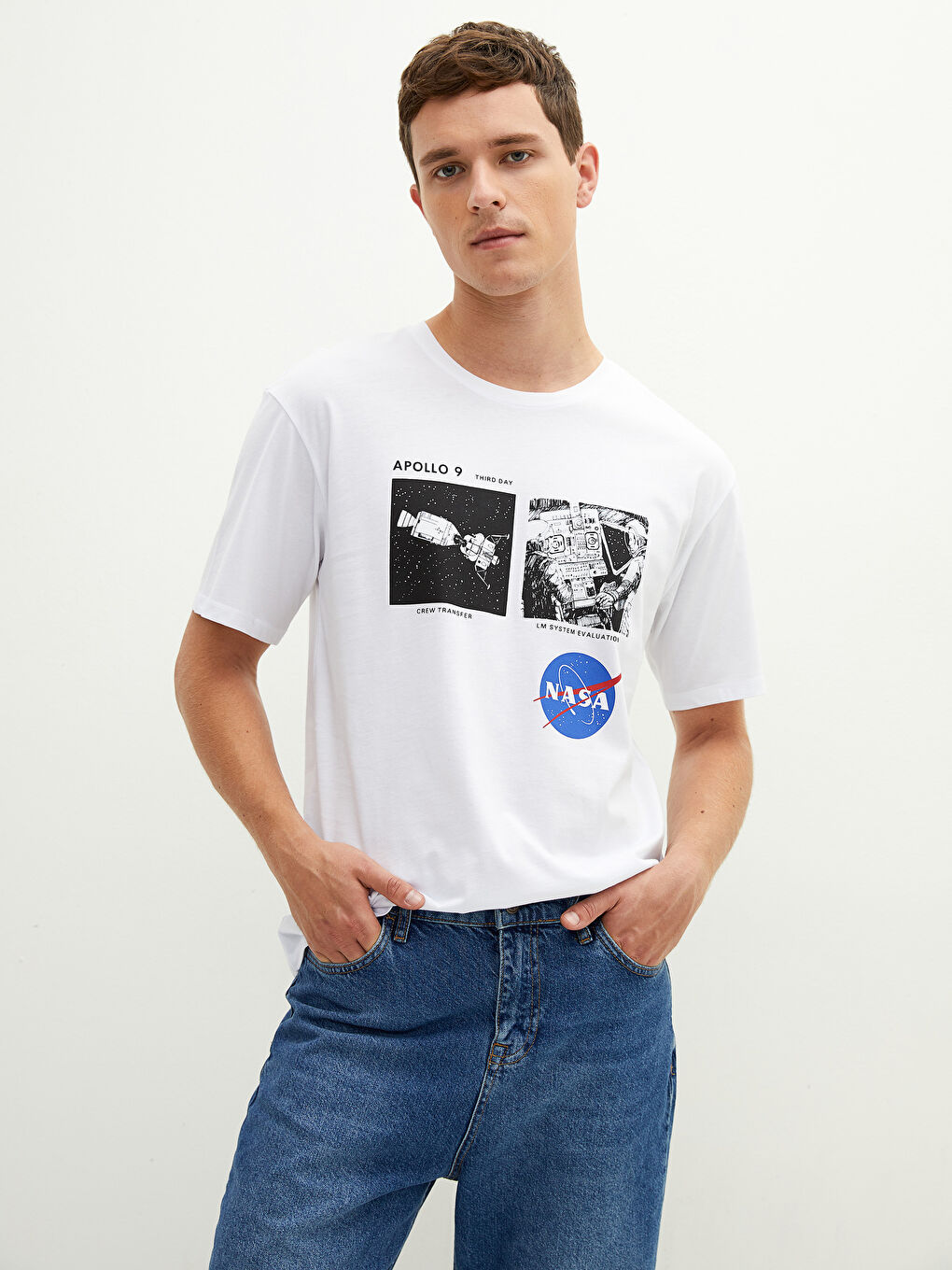 Beyaz Bisiklet Yaka Kısa Kollu Nasa Baskılı Penye Erkek Tişört-4