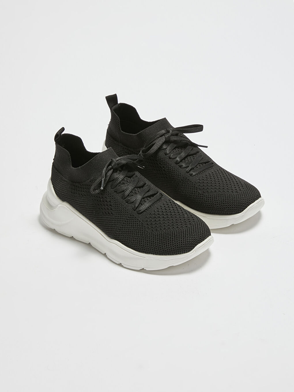 Siyah Bağcıklı Kadın Aktif Spor Ayakkabı
