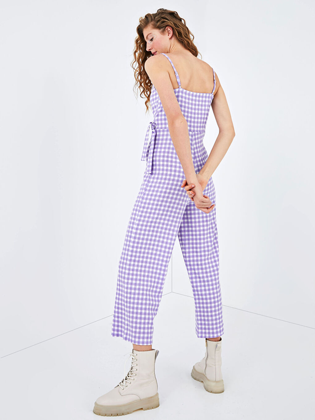 Lila Kruvaze V Yaka Askılı Ekose Kadın Tulum-6