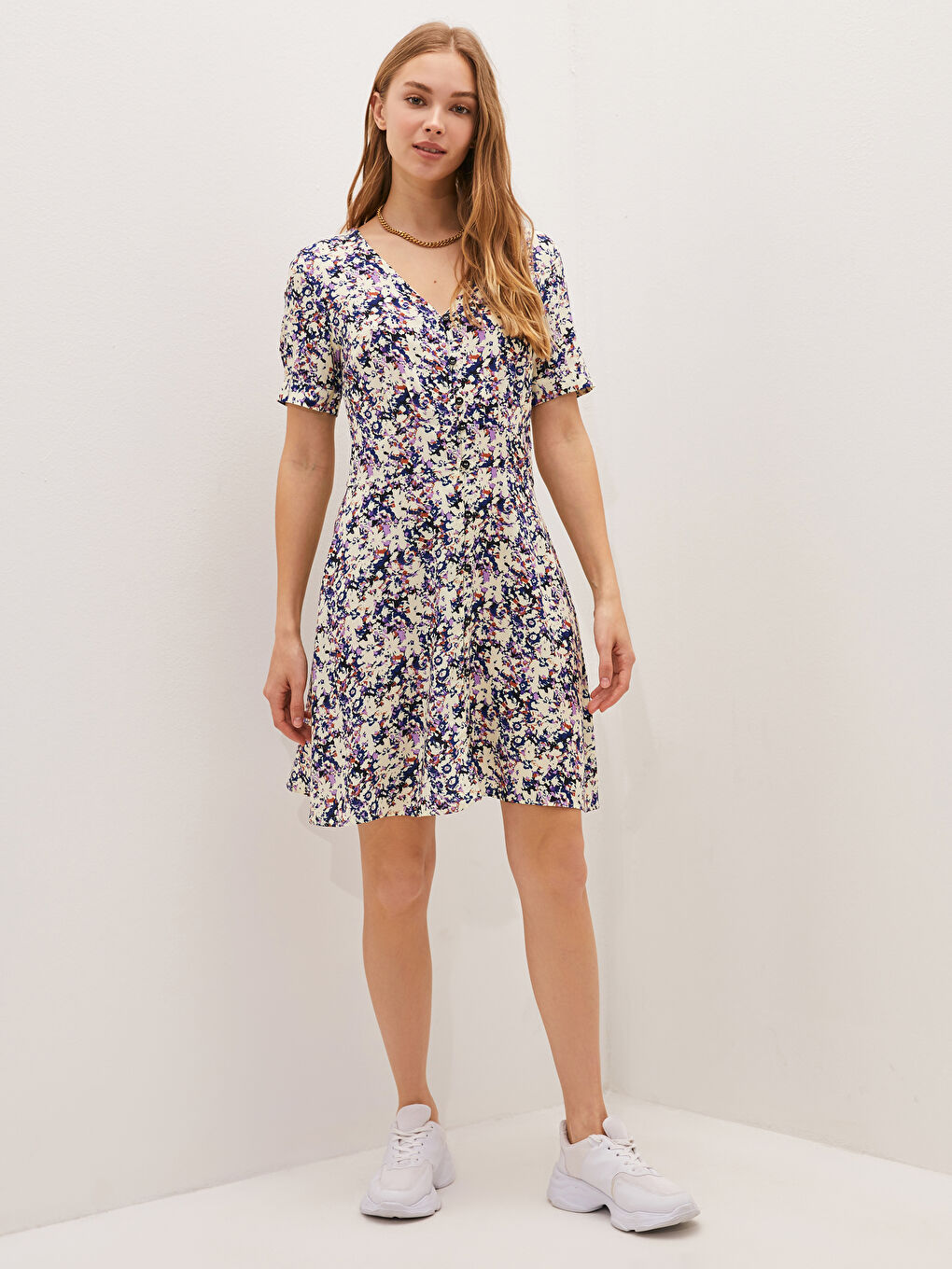 Платье с V-образным вырезом, с принтом, короткий рукав, вискоза, для женщин