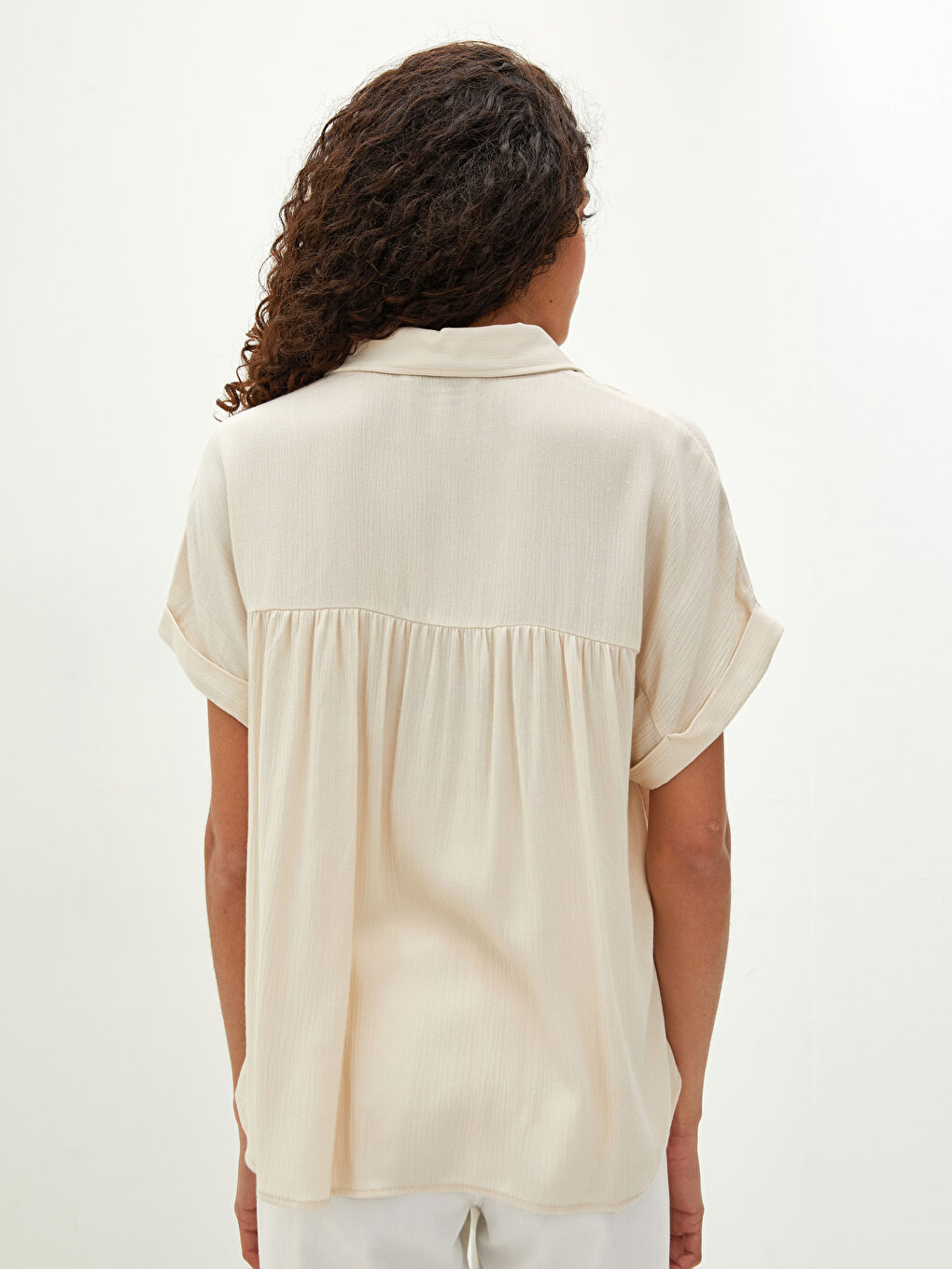 Chemise pour Femmes à Fermeture Boutonnée Droite en Tissu Froissé à Manches Courtes-3