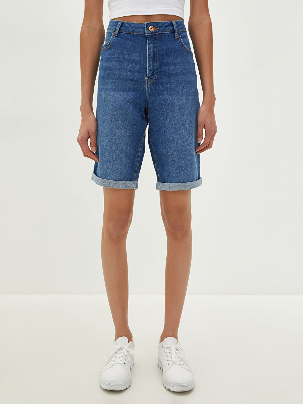 İndigo Cep Detaylı Kadın Rodeo Jean Şort-2
