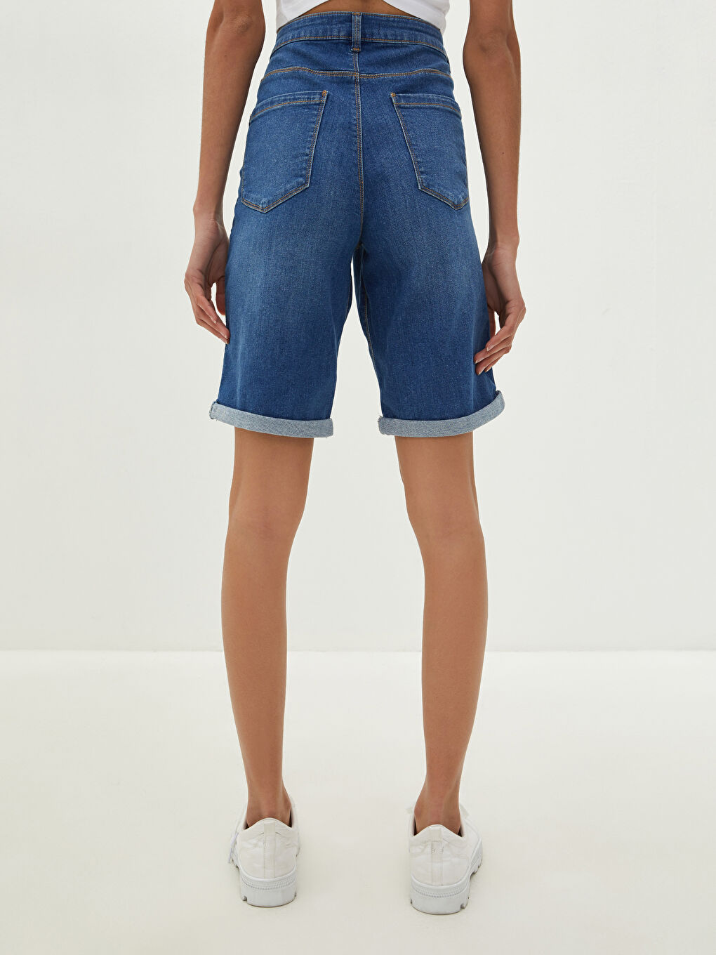 İndigo Cep Detaylı Kadın Rodeo Jean Şort-3