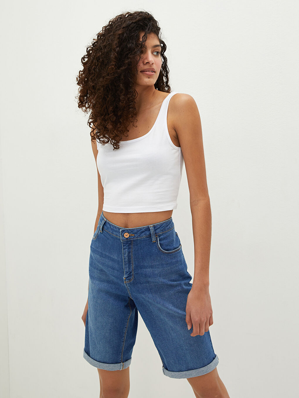 İndigo Cep Detaylı Kadın Rodeo Jean Şort-4