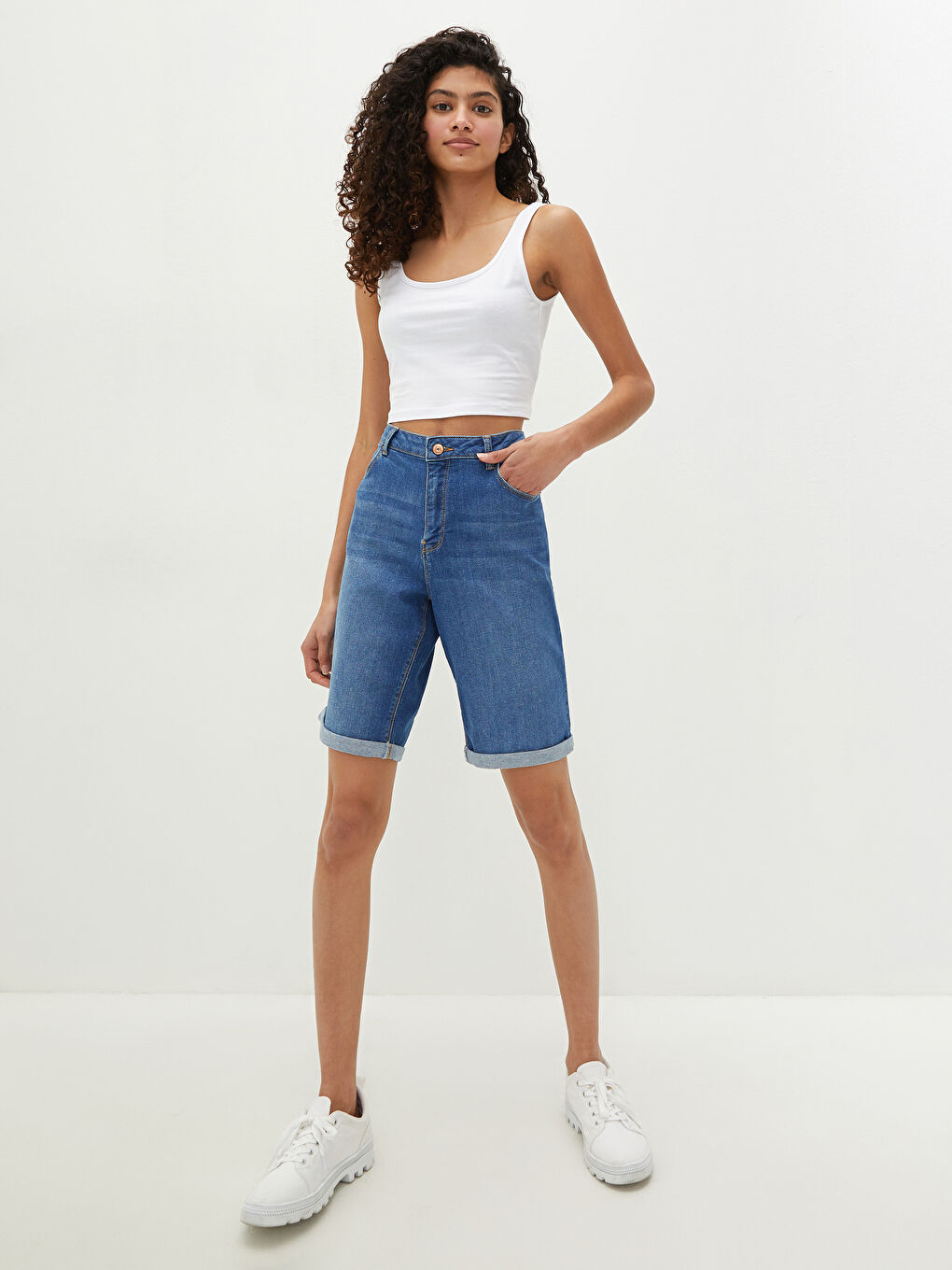 İndigo Cep Detaylı Kadın Rodeo Jean Şort