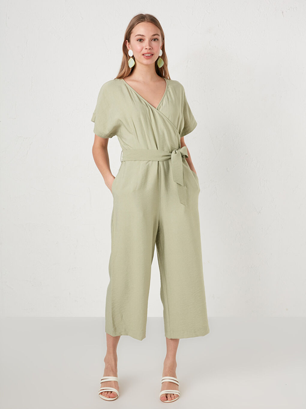 Yeşil Kruvaze V Yaka Kısa Kollu Düz Beli Kuşaklı Kadın Tulum-1