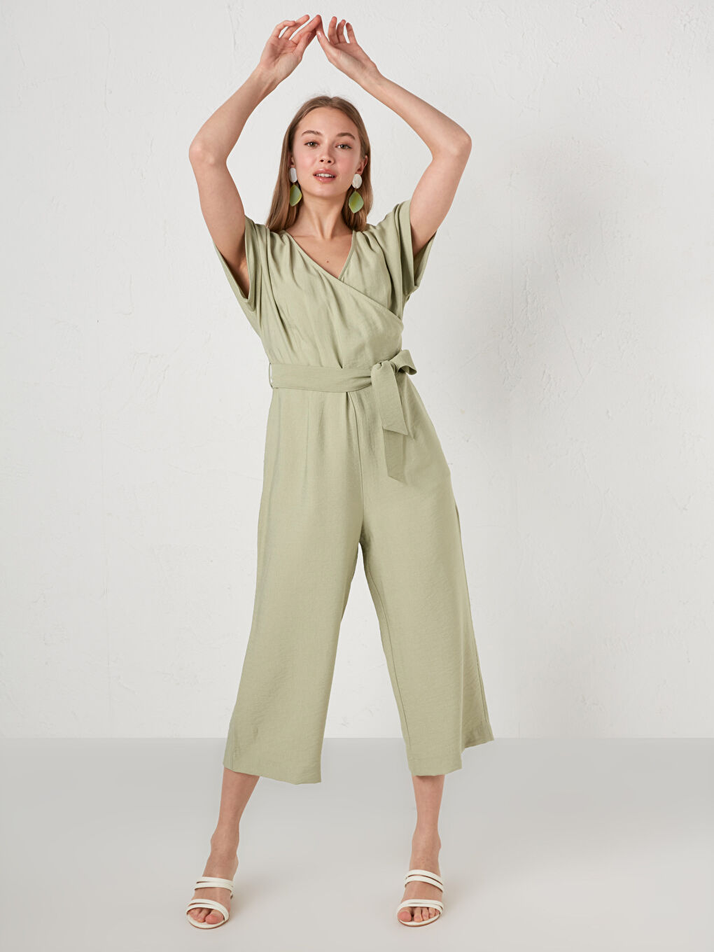 Yeşil Kruvaze V Yaka Kısa Kollu Düz Beli Kuşaklı Kadın Tulum