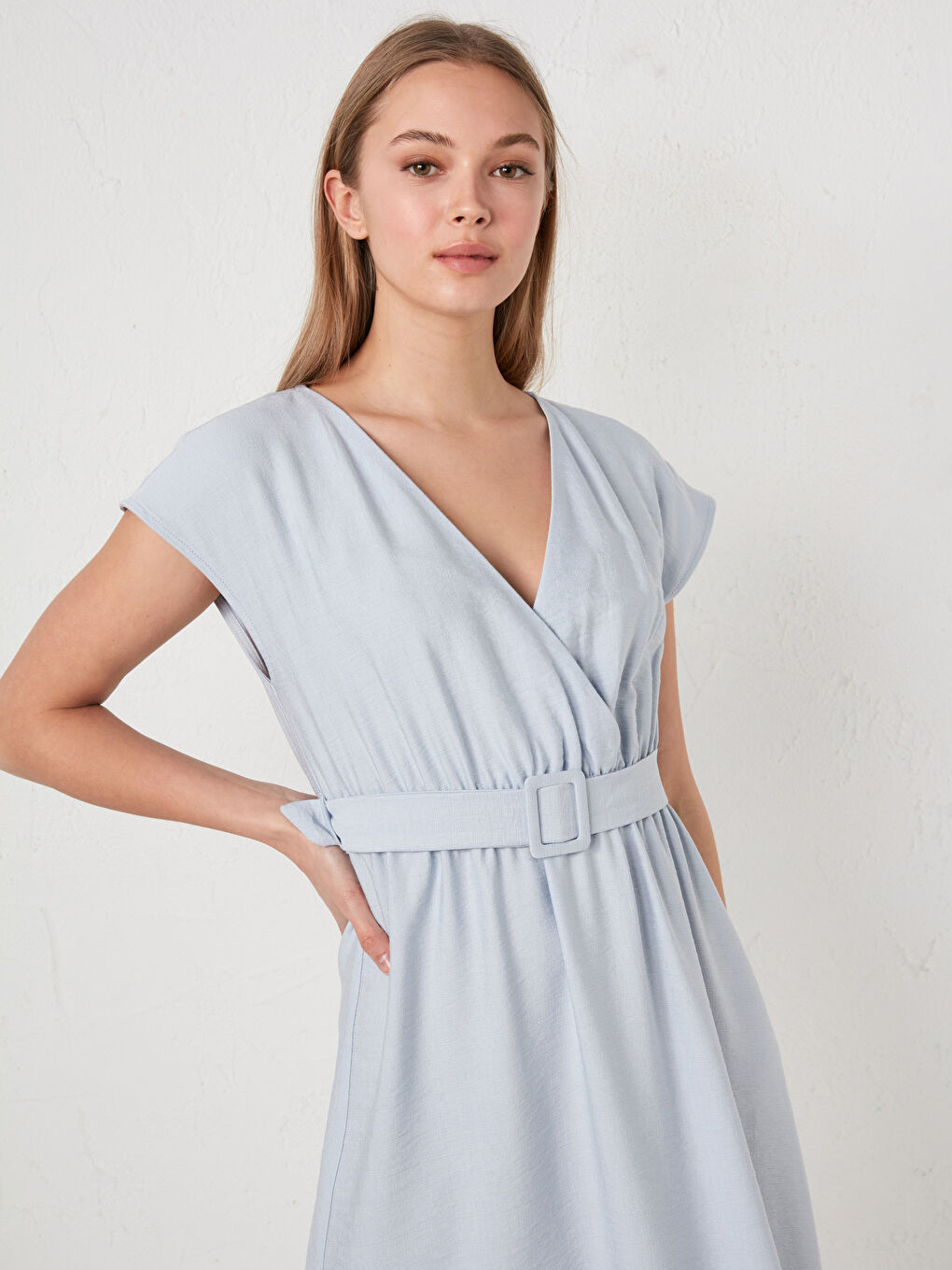 Mavi Kruvaze V Yaka Kemer Detaylı Kısa Kollu Kadın Elbise-4