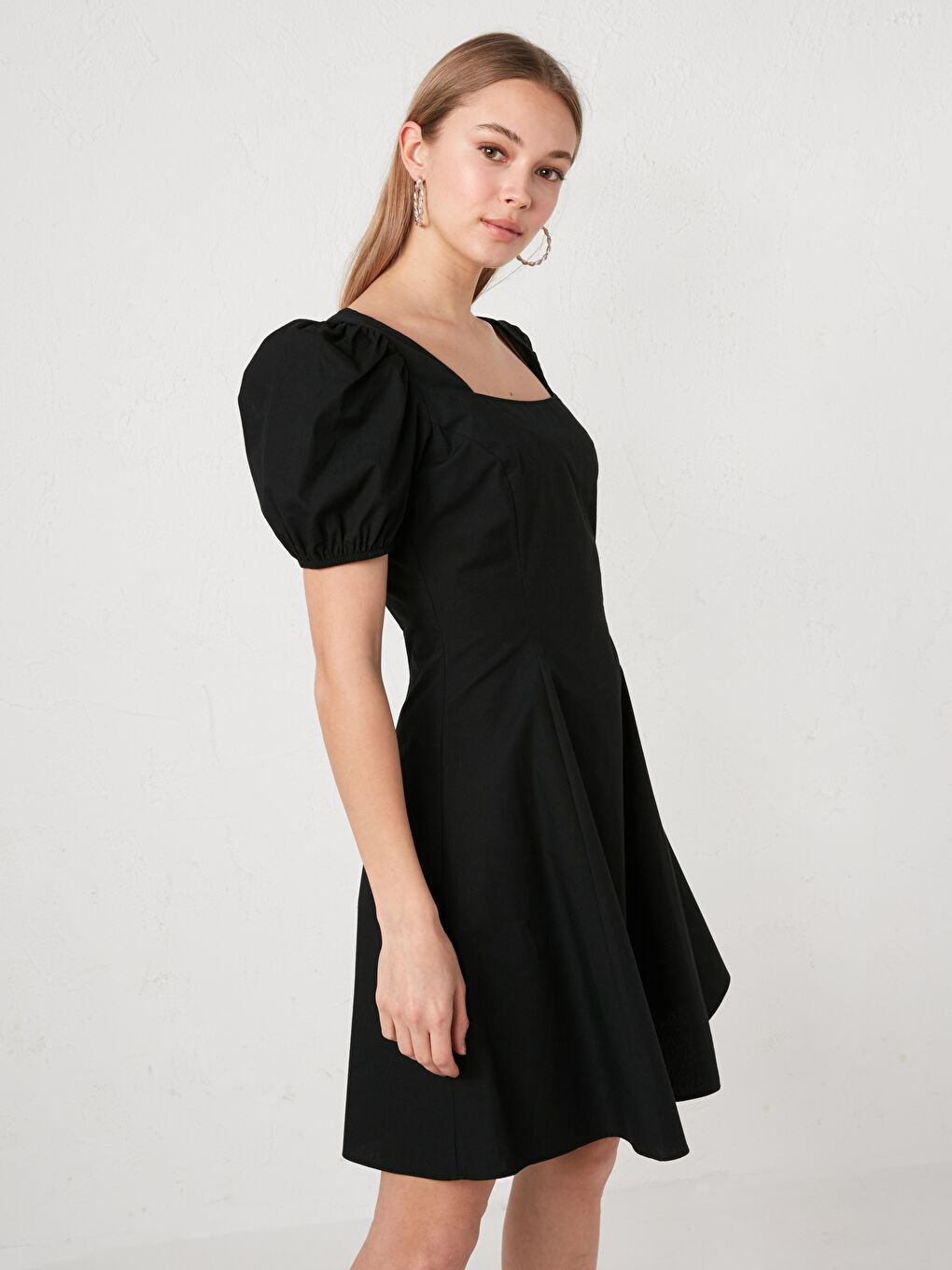 Robe Femme à Manches Courtes Droite à Col Carré en Popeline-2