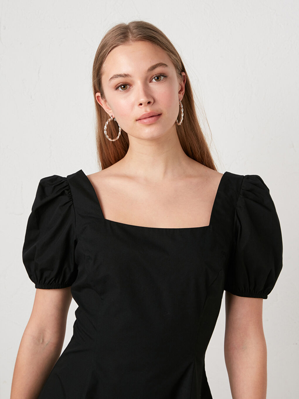 Robe Femme à Manches Courtes Droite à Col Carré en Popeline-3