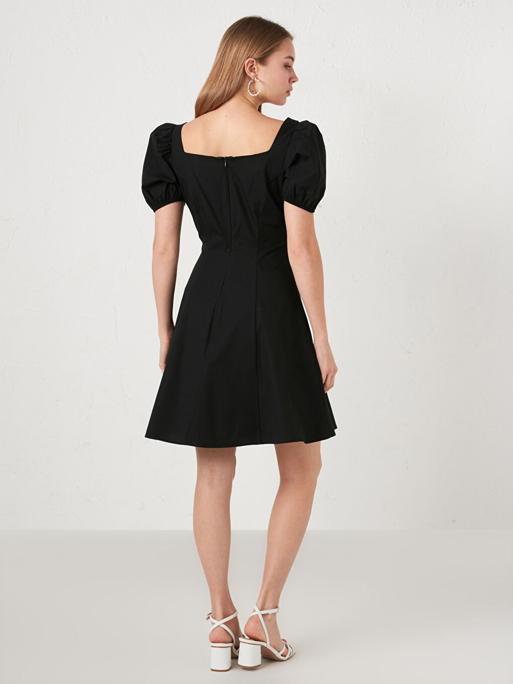 Robe Femme à Manches Courtes Droite à Col Carré en Popeline-4