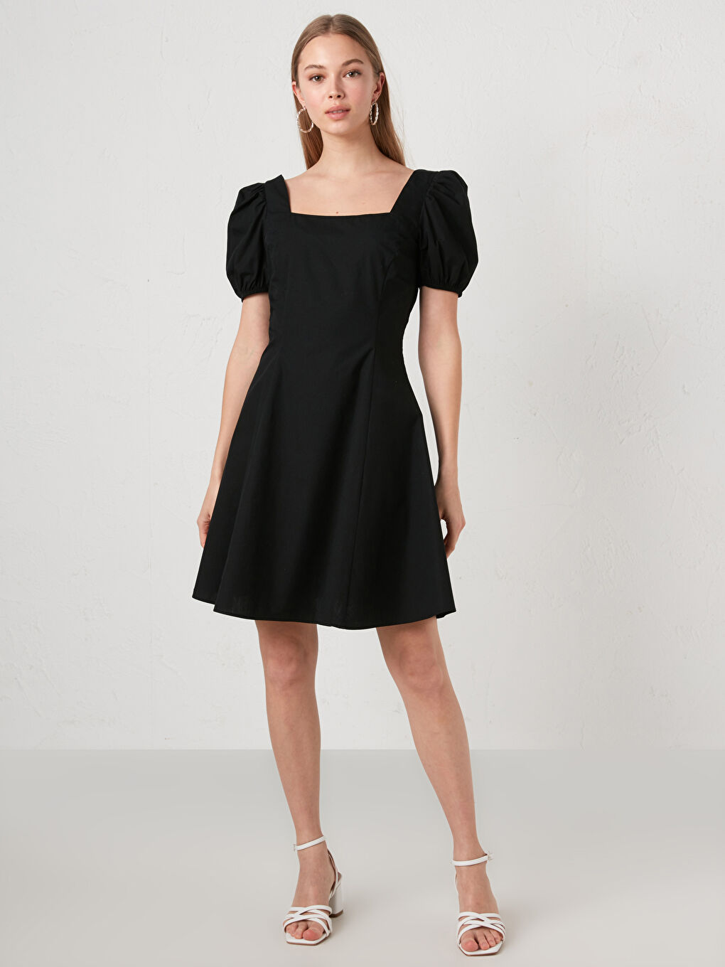 Robe Femme à Manches Courtes Droite à Col Carré en Popeline-5