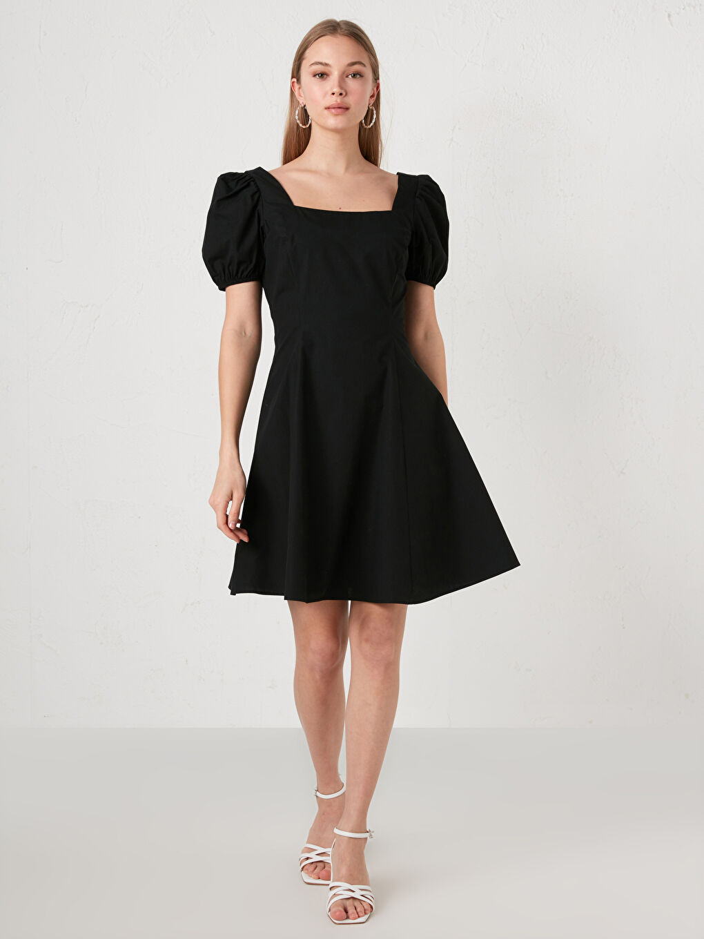 Robe Femme à Manches Courtes Droite à Col Carré en Popeline