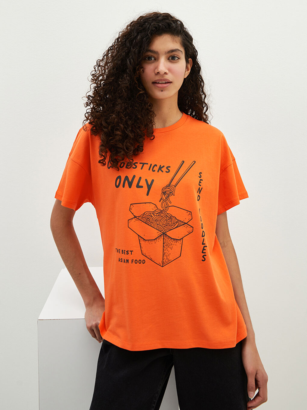 Turuncu Bisiklet Yaka Baskılı Kısa Kollu Pamuklu Kadın Tişört