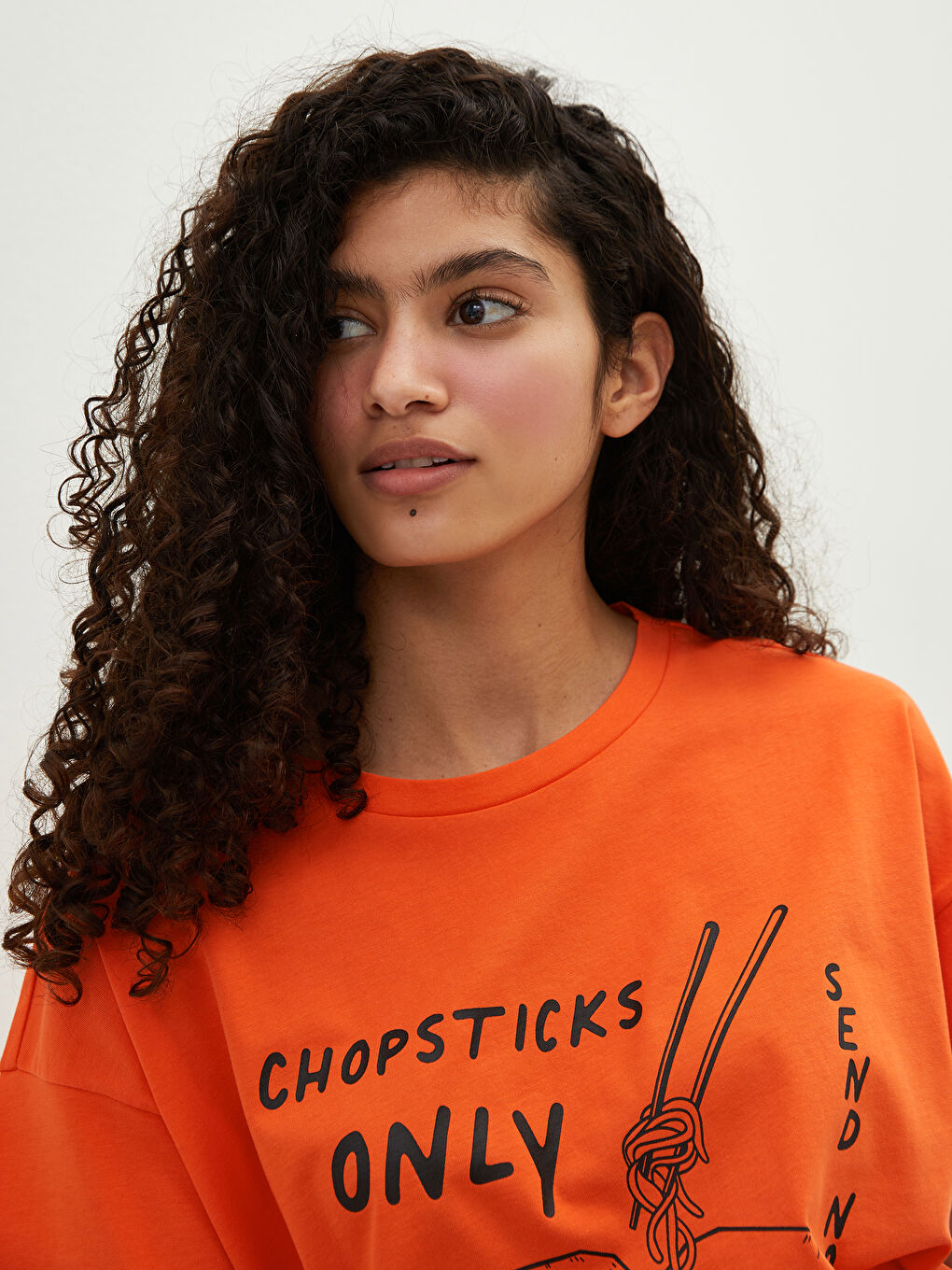 Turuncu Bisiklet Yaka Baskılı Kısa Kollu Pamuklu Kadın Tişört-2