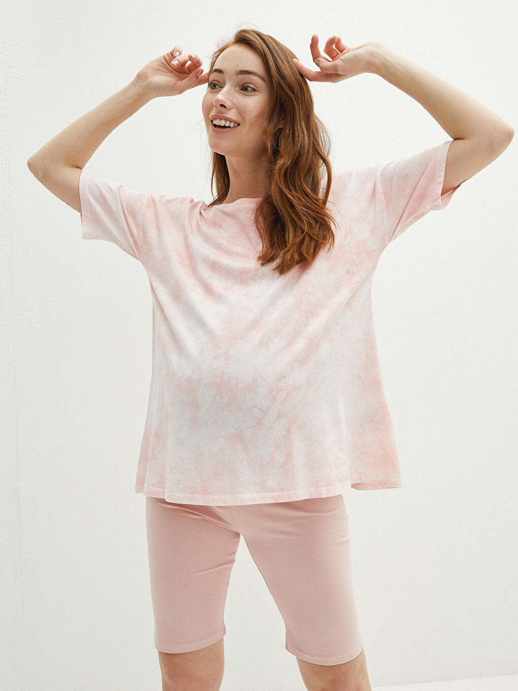 LCWAIKIKI Maternity Crew Neck Tie-Dye Patterned Short Sleeve Maternity T-Shirt -S1IK78Z8-G3K