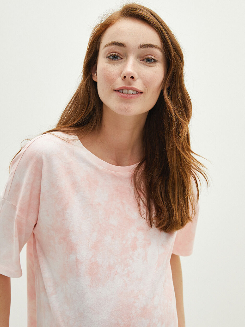LCWAIKIKI Maternity Crew Neck Tie-Dye Patterned Short Sleeve Maternity T-Shirt -S1IK78Z8-G3K