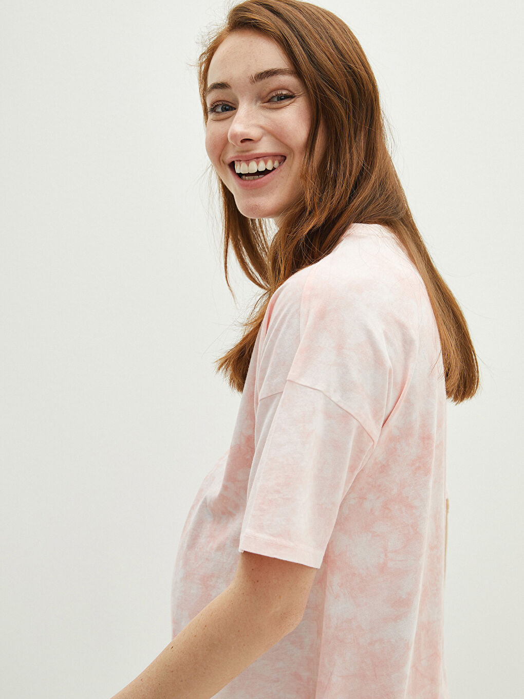 LCWAIKIKI Maternity Crew Neck Tie-Dye Patterned Short Sleeve Maternity T-Shirt -S1IK78Z8-G3K