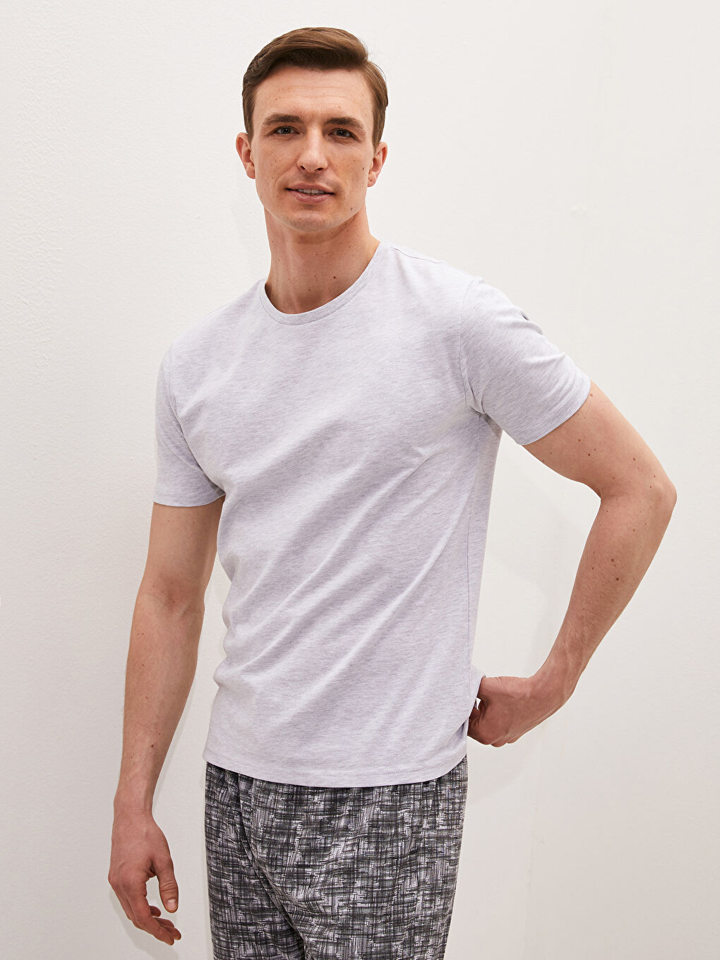 Gri Bisiklet Yaka Kısa Kollu Erkek Atlet-1