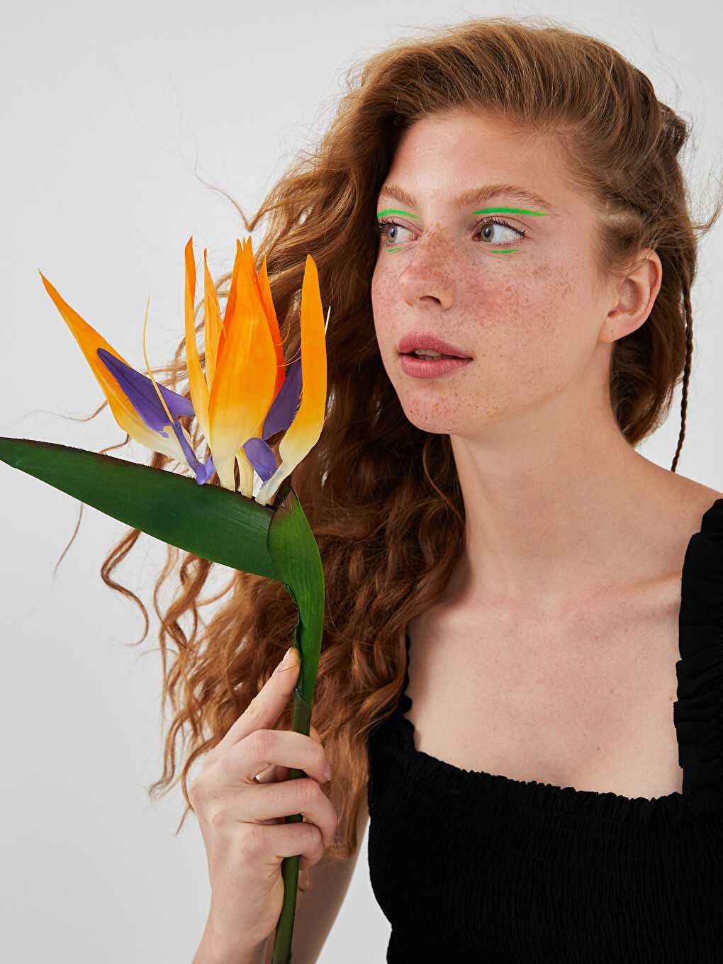 Siyah Kare Yaka Askılı Fırfırlı Gipe Detaylı Viskon Kadın Tulum-3